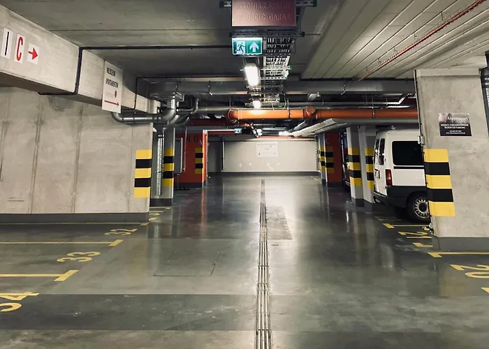 Deluxe Apartments By The Railway Station Wroclaw - Parking W Cenie, Polska